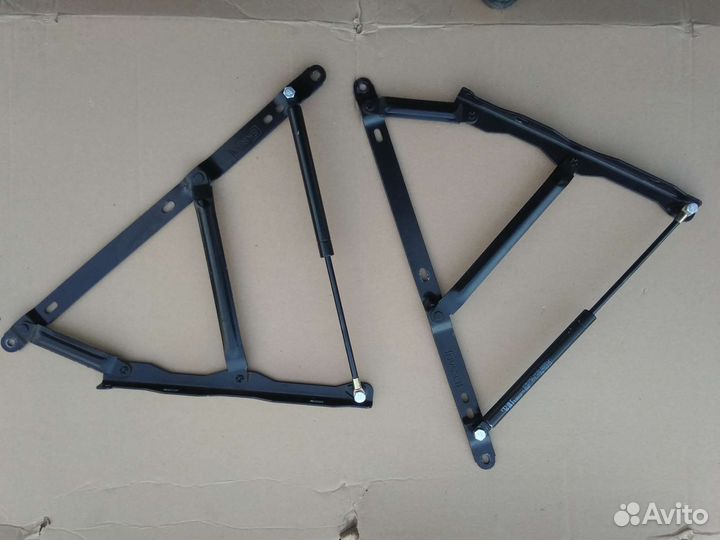 Механизм подъёма с газлифтами