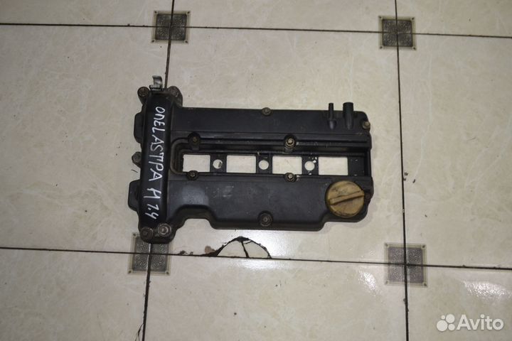 Клапанная крышка Opel Astra H