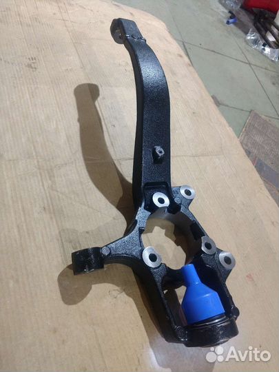 Поворотный кулак пер правый для jeep Cherokee wk2