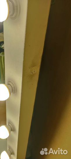 Гримерное зеркало с лампочками