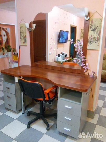 Стол парикмахерский