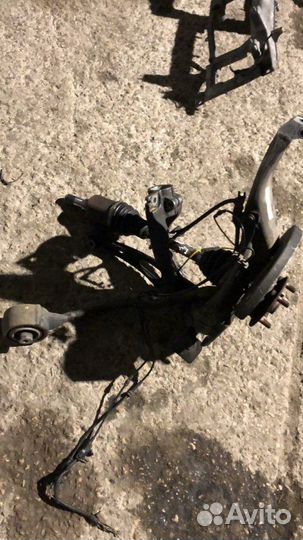 Поворотный кулак передний левый Range Rover