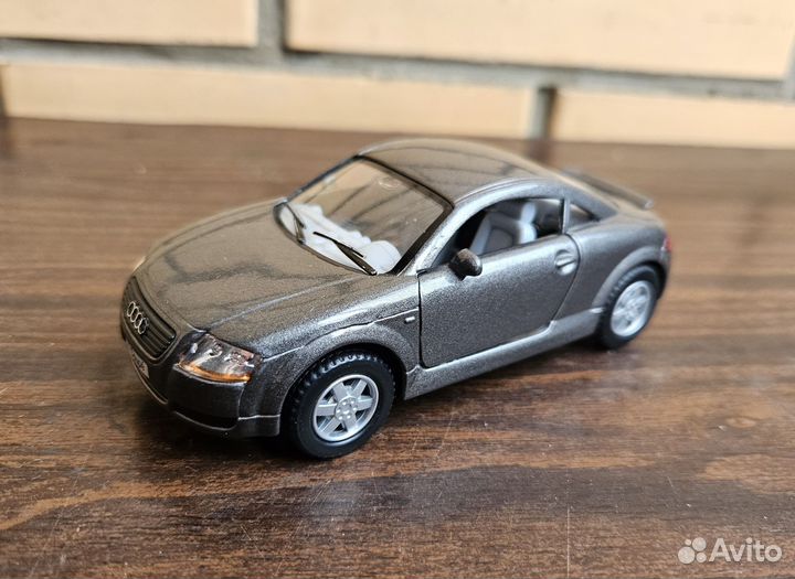 Модель автомобиля Audi TT Coupe 1:32