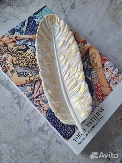 Подставка для украшений перо