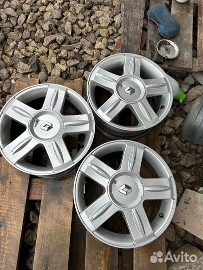 Три диска R15 Logan