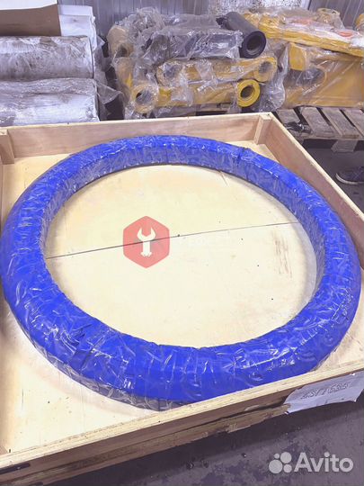 Поворотный круг Komatsu PC200LC-7