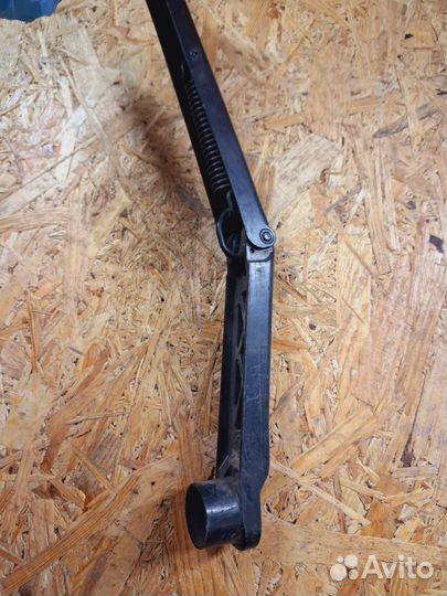 Поводок стеклоочистителя правый Mazda 6 GH