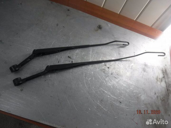 Поводок дворника левый Лада Гранта 11186 2019