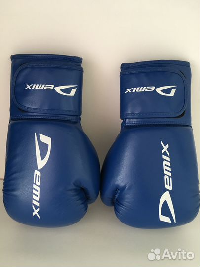 Боксёрские перчатки demix 10 oz