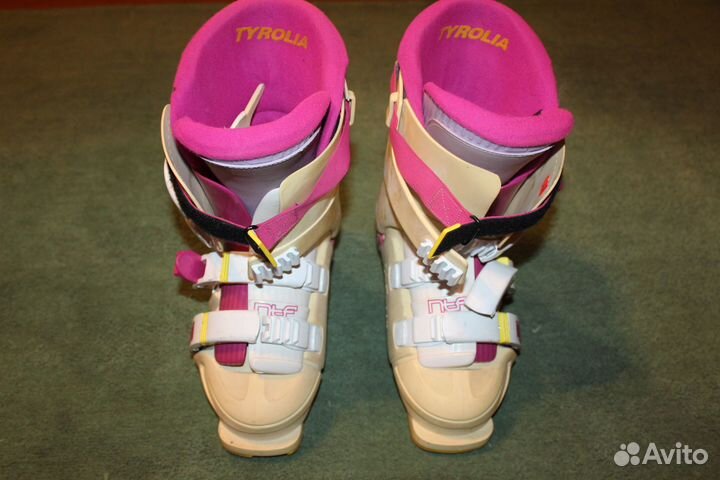 Горнолыжные ботинки 37-38(сломана застёжка)