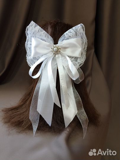 Большой белый бант