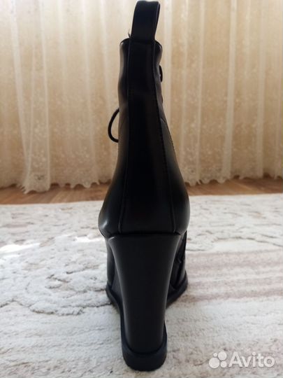 Ботинки женские