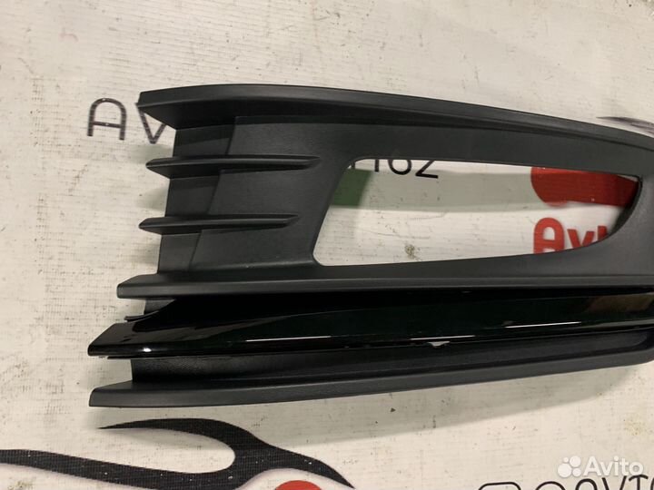 Окантовка противотуманной фары левая на Volkswagen