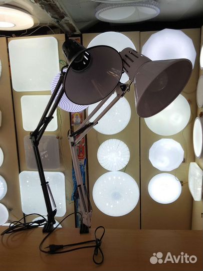 Настольная лампа