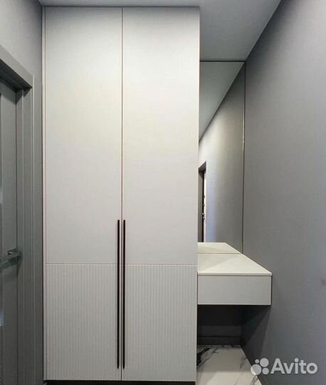 Шкаф трехстворчатый