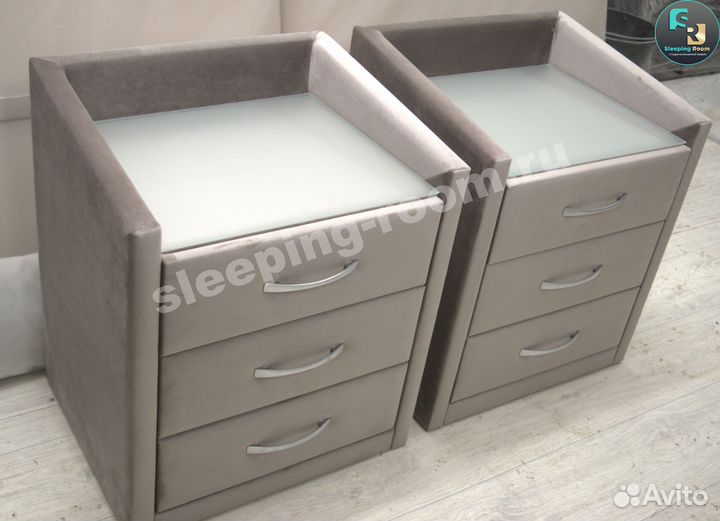 Две прикроватные тумбы