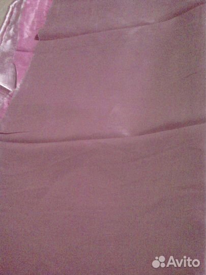 Отрезы атласа и шелка