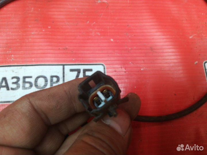 Датчик abs передний правый Toyota Wish ZNE10 1zzfe