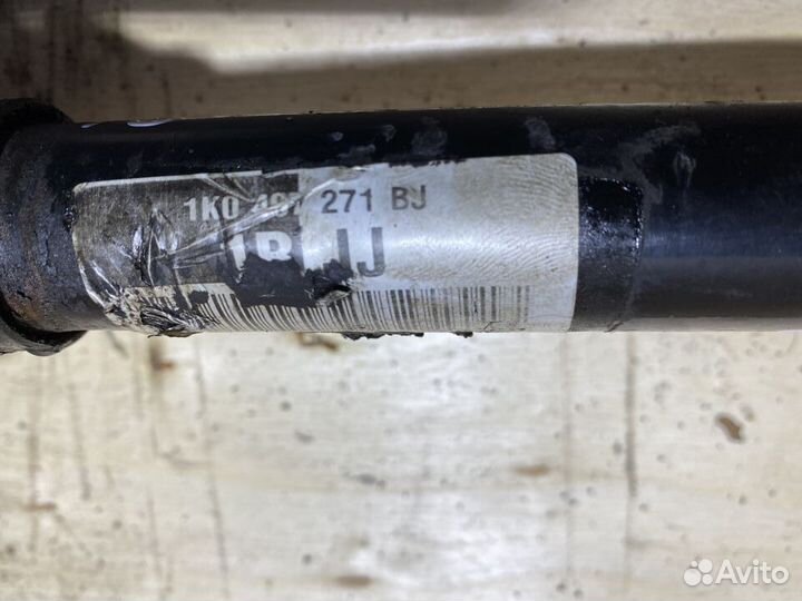 Приводной вал левый Passat B6 2,0 дизель МКПП P65