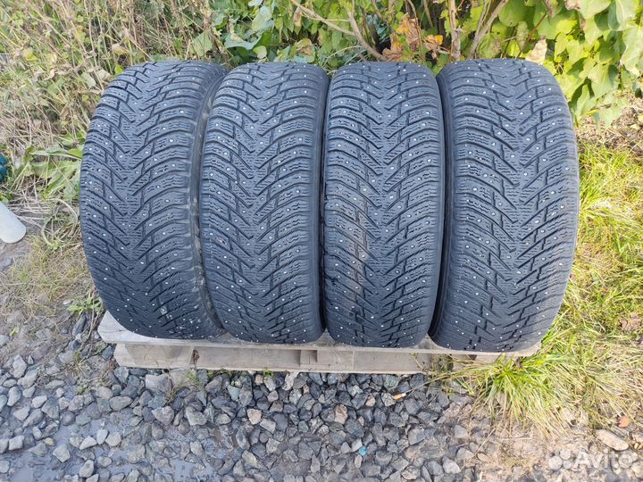 Nokian Tyres Hakkapeliitta 8 225/55 R17 97T