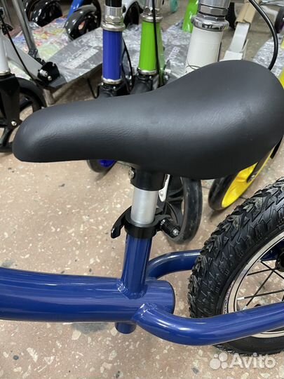 Беговел велобег толокар на надувных колесах