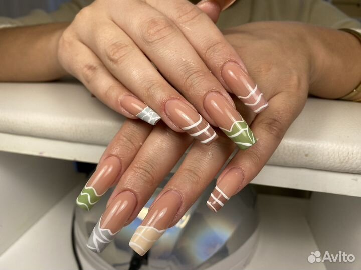 Модель на наращивание ногтей