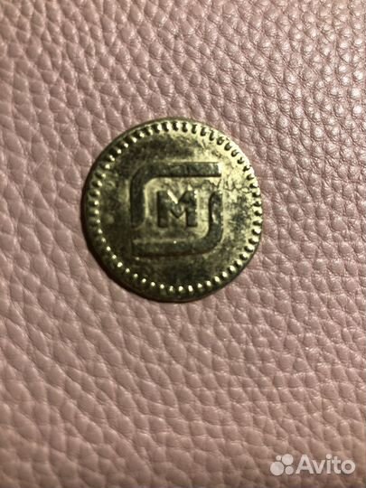 Золотая монета магнит с кодом