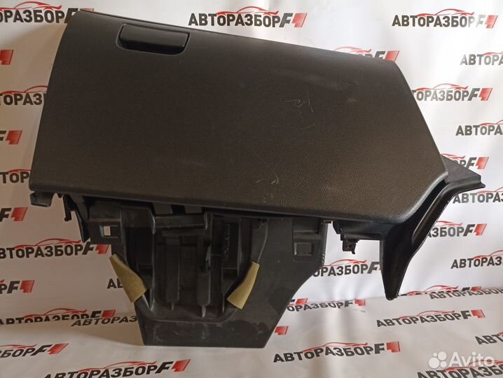 Mazda 3 BL Бардачок