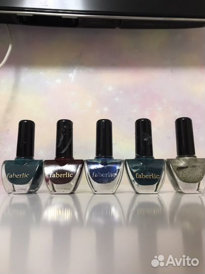 Лак для ногтей и украшения