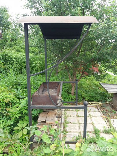 Мангал с крышей