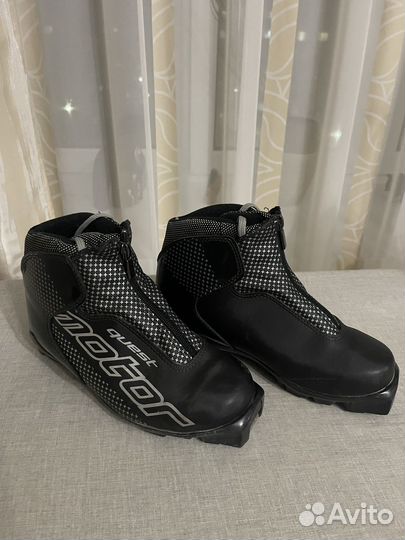 Лыжные ботинки