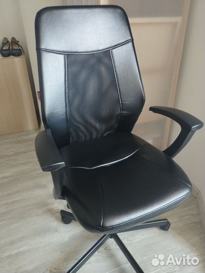 Компьютерное кресло кожаное экокожа новое