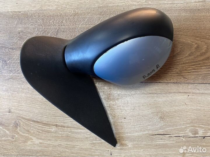 Peugeot 206 правое внешнее зеркало