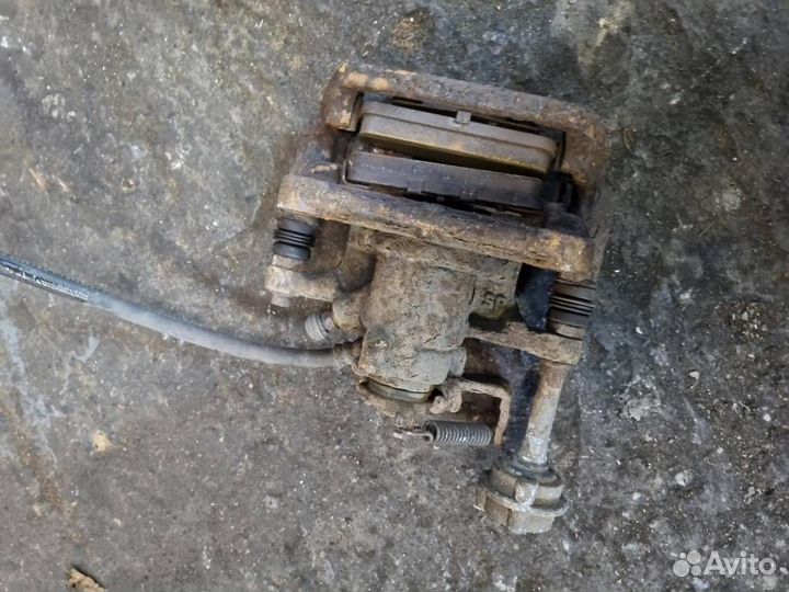 Суппорт задний левый Opel Astra J GTC