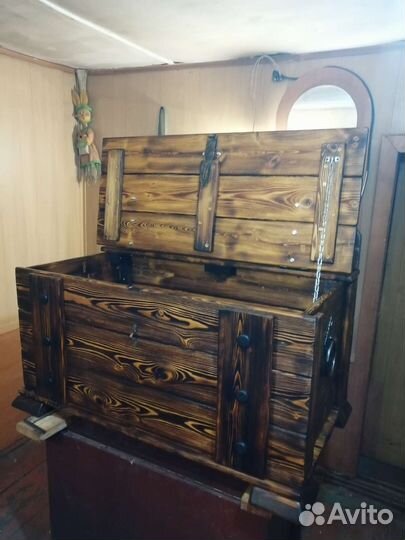 Сундук деревянный