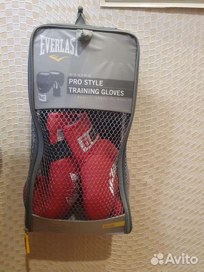 Бокс. Перчатки, защита для паха, щитки