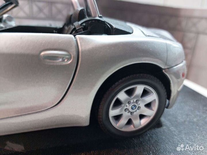 Модель BMW Z4 Roadster 1:18