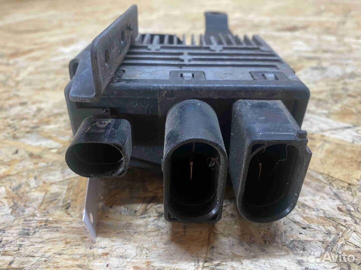 Блок управления вентилятором радиатора Audi A4B7