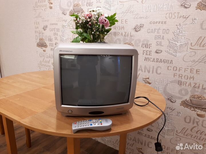Продаю цветной телевизор для дачи
