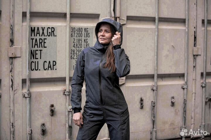 Горнолыжный комбинезон женский