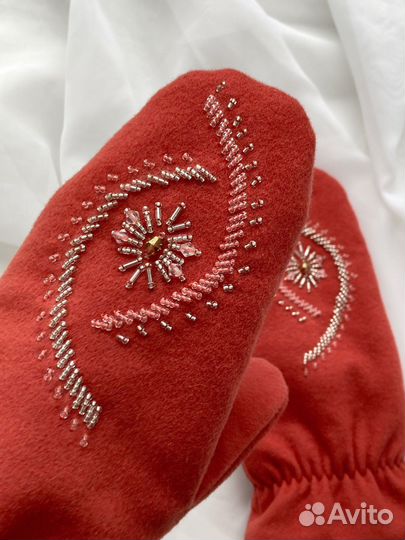 Варежки кашемировые оранжжевые с вышивкой