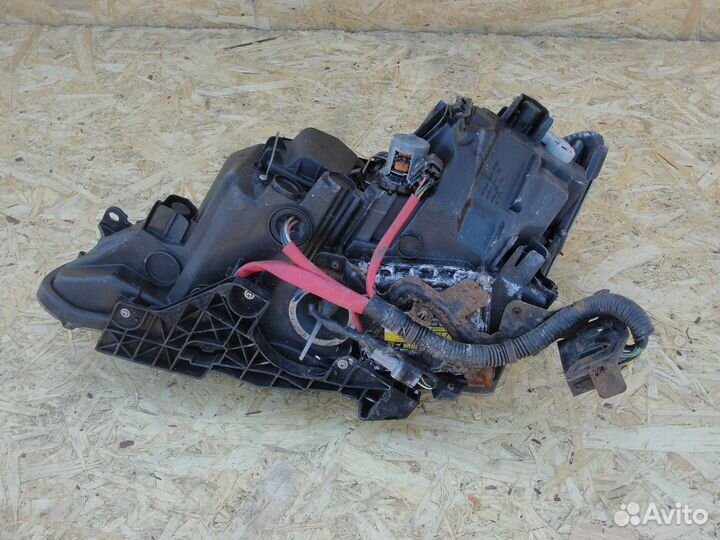 Фара правая ксенон Lexus IS250