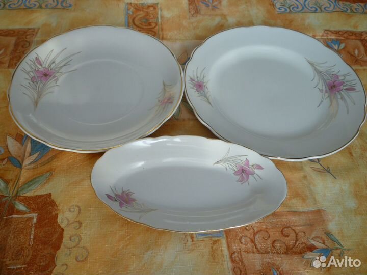 Два фарфоровых блюда и селёдочница времён СССР