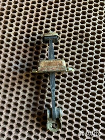 Ограничитель двери Nissan Almera N16 QG15DE 2005