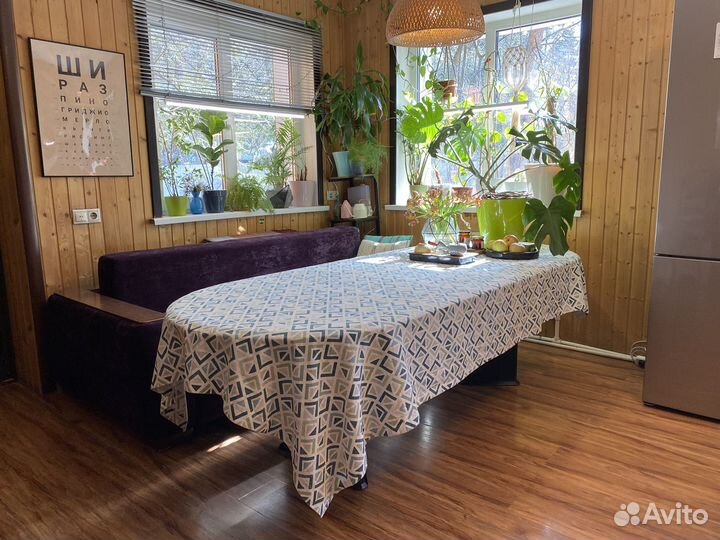 Стол обеденный большой