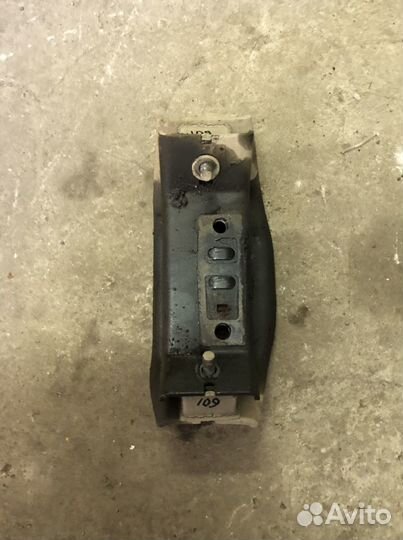 Опора подушка кпп Форд Рейнджер Мазда В2500