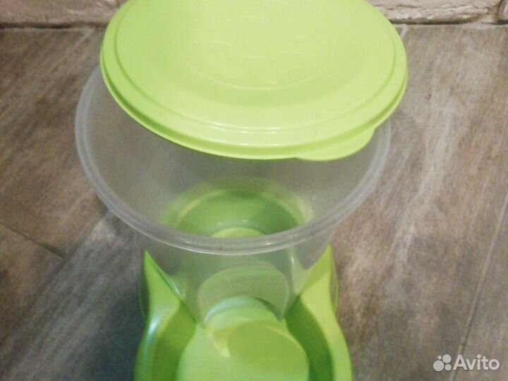 Кормушка для кошек с дозатором