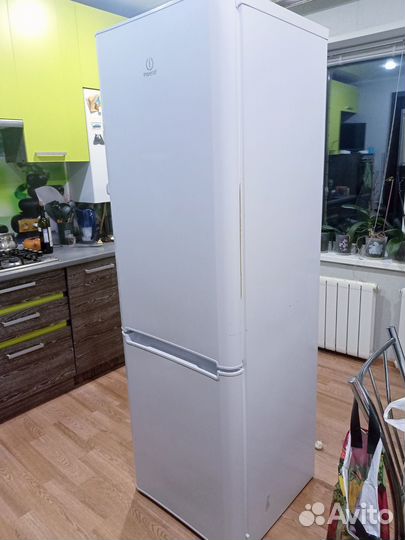 Холодильник бу indesit