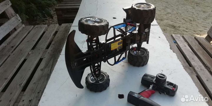 Радиоуправляемая машинка