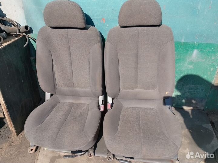 Передние сиденья Хендай Акцент Hyundai Accent